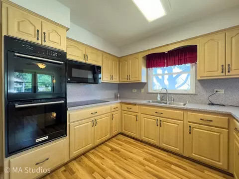 Kitchen - 8636 40th St, Lyons, IL 60534 photo 3 of 5