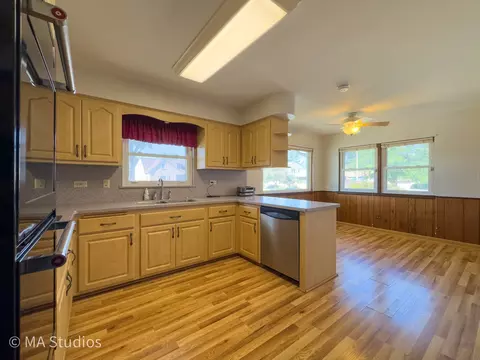 Kitchen - 8636 40th St, Lyons, IL 60534 photo 1 of 5