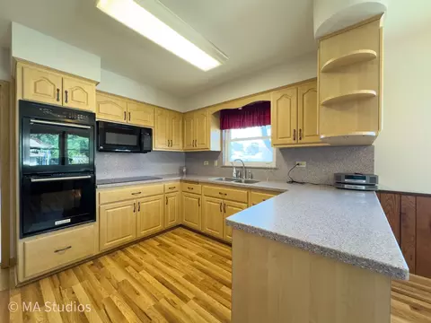 Kitchen - 8636 40th St, Lyons, IL 60534 photo 2 of 5