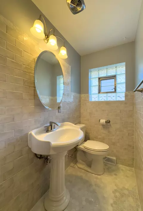 Bath - 8636 40th St, Lyons, IL 60534 photo 1 of 4