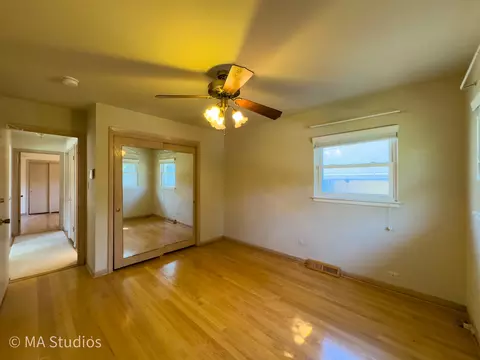 Bedroom - 8636 40th St, Lyons, IL 60534 photo 1 of 7