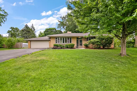 9225 S 86th Ave, Hickory Hills, IL 60457