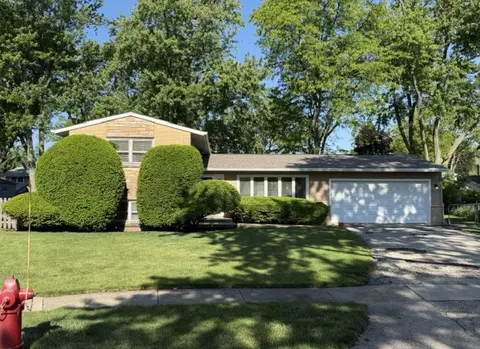 5 Mohawk Ct, Buffalo Grove, IL 60089