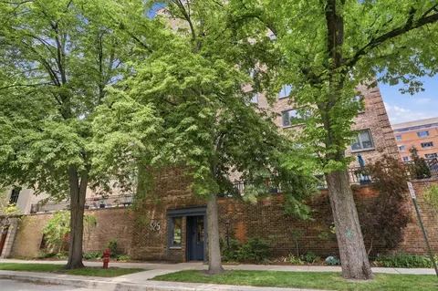 525 Grove St #2D, Evanston, IL 60201