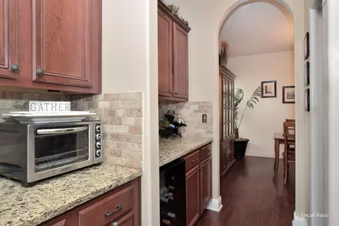 247 Pawtucket Ave, Elgin, IL 60124 photo 9
