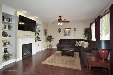 247 Pawtucket Ave, Elgin, IL 60124 photo 5