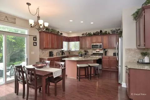 247 Pawtucket Ave, Elgin, IL 60124 photo 7