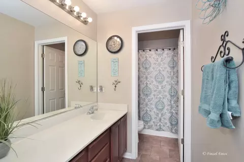 247 Pawtucket Ave, Elgin, IL 60124 photo 22