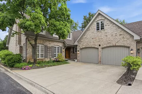 18 Tartan Ridge Rd, Burr Ridge, IL 60527