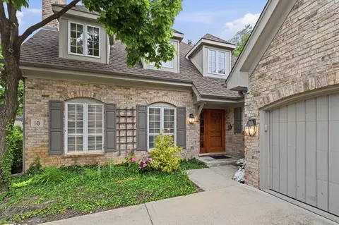 18 Tartan Ridge Rd, Burr Ridge, IL 60527