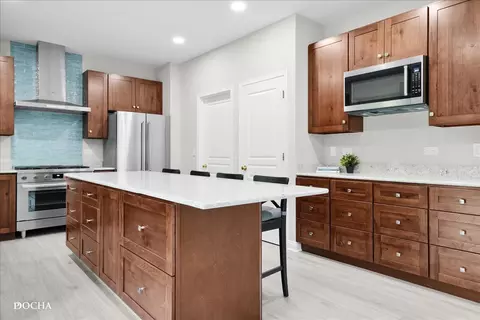Kitchen - 25026 Blue Iris Ct S, Plainfield, IL 60585 photo 5 of 6