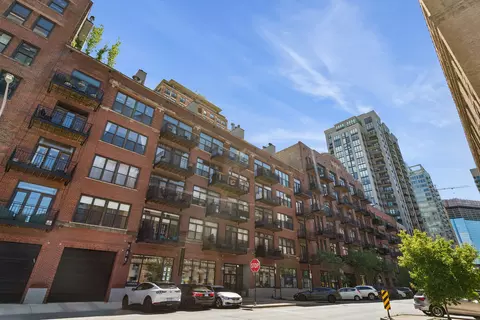 375 W Erie St #604, Chicago, IL 60654