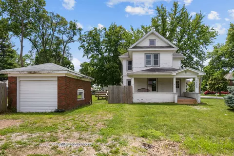 1202 20th Ave, Viola, IL 61486