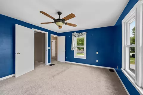 Bedroom - 1202 20th Ave, Viola, IL 61486 photo 10 of 11