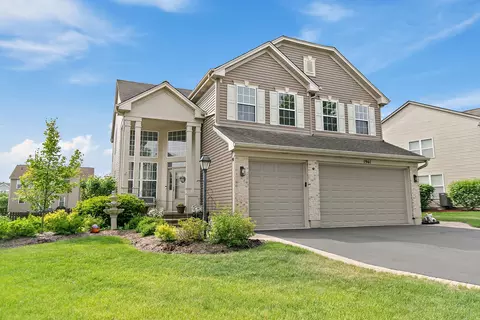 1961 Broadsmore Dr, Algonquin, IL 60102
