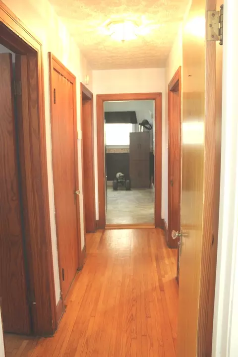 Entry Way - 200 E Bennett St E, Salem, IL 62881 photo 6 of 7