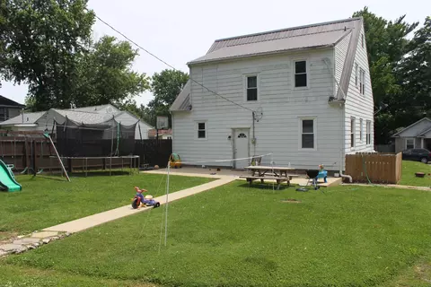 Exterior - 200 E Bennett St E, Salem, IL 62881 photo 3 of 6