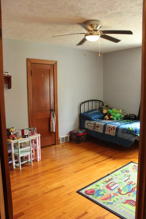 Bedroom - 200 E Bennett St E, Salem, IL 62881 photo 3 of 6