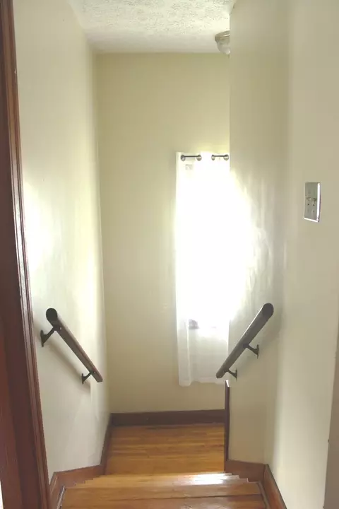 Entry Way - 200 E Bennett St E, Salem, IL 62881 photo 5 of 7