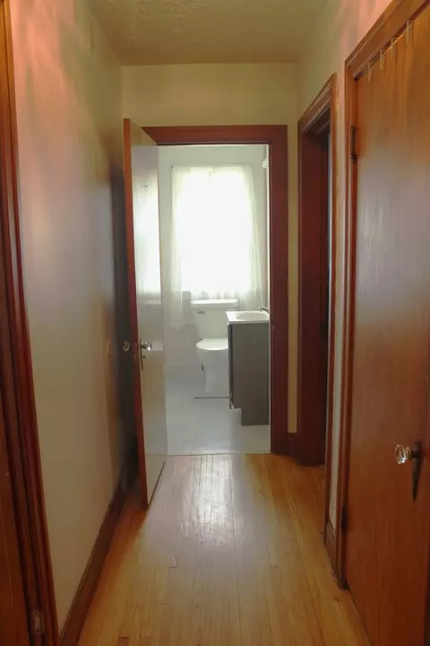 Entry Way - 200 E Bennett St E, Salem, IL 62881 photo 4 of 7