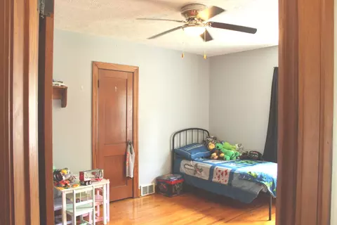 Bedroom - 200 E Bennett St E, Salem, IL 62881 photo 4 of 6