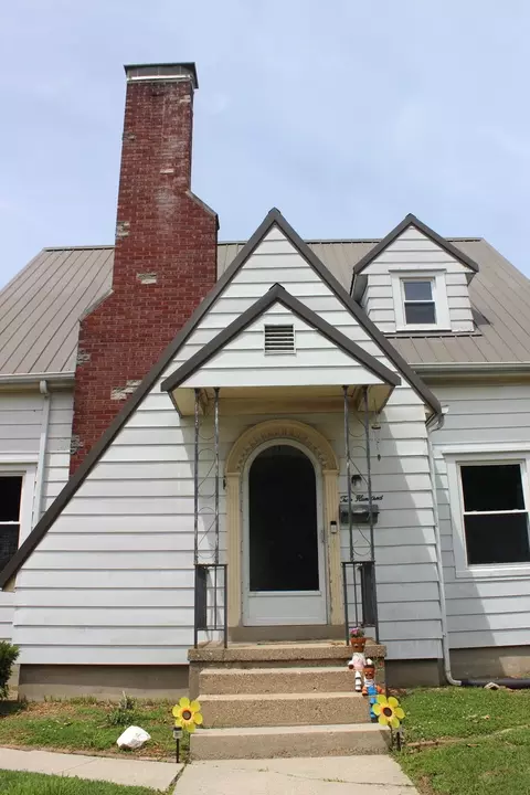 Exterior - 200 E Bennett St E, Salem, IL 62881 photo 2 of 6