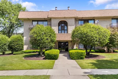 7428 W 153rd St #1W, Orland Park, IL 60462