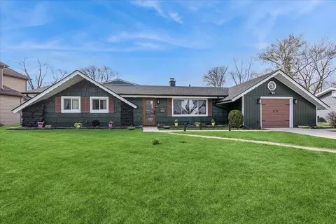 1923 Warwick Ln, Schaumburg, IL 60193