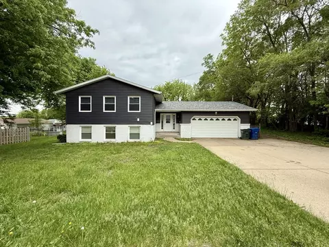 2336 W 49th St, Davenport, IA 52806