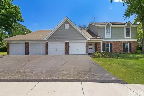 320 N Thornwood Dr #320, Mchenry, IL 60050