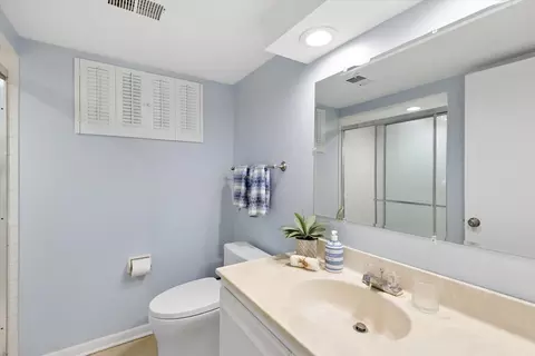 Bath - 116 E Adams St, Elmhurst, IL 60126 photo 2 of 3