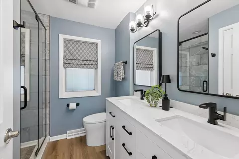 Bath - 116 E Adams St, Elmhurst, IL 60126 photo 3 of 3