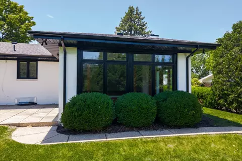 Exterior - 206 Imperial Dr, Bloomington, IL 61701 photo 7 of 14