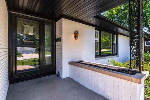 Exterior - 206 Imperial Dr, Bloomington, IL 61701 photo 2 of 14