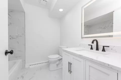Bath - 206 Imperial Dr, Bloomington, IL 61701 photo 1 of 4