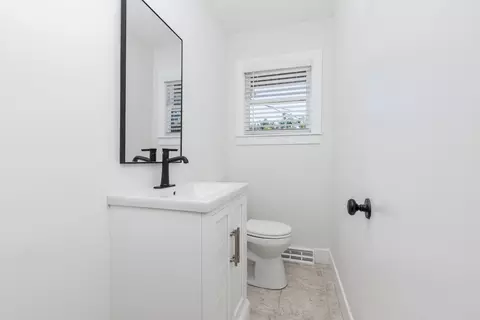 Bath - 206 Imperial Dr, Bloomington, IL 61701 photo 4 of 4