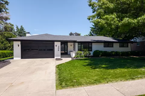 Exterior - 206 Imperial Dr, Bloomington, IL 61701 photo 11 of 14