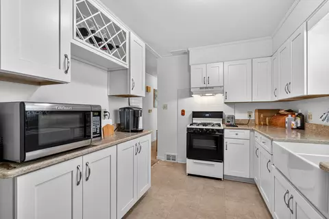 Kitchen - 69 Central Ave, Aurora, IL 60506 photo 1 of 4