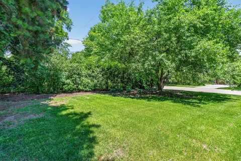 Exterior - 69 Central Ave, Aurora, IL 60506 photo 12 of 16