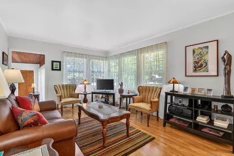 Living - 69 Central Ave, Aurora, IL 60506 photo 3 of 4