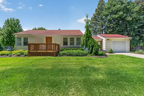 69 Central Ave, Aurora, IL 60506