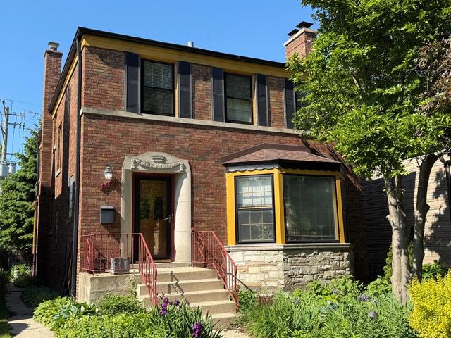 2738 W Fitch Ave, Chicago, IL 60645
