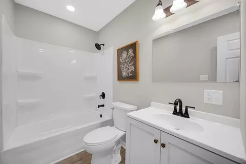 Bath - 1376 Lennington Cir, Kankakee, IL 60901 photo 1 of 1