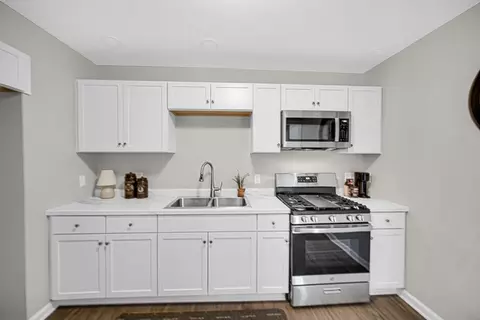 Kitchen - 1376 Lennington Cir, Kankakee, IL 60901 photo 3 of 4