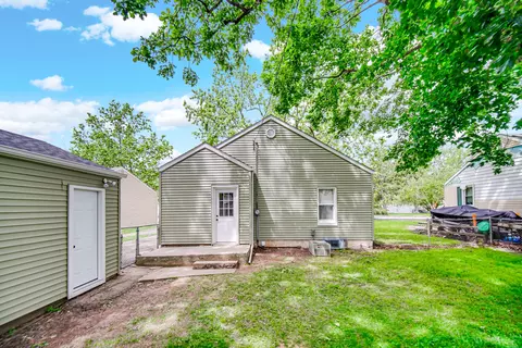 Exterior - 1376 Lennington Cir, Kankakee, IL 60901 photo 4 of 6
