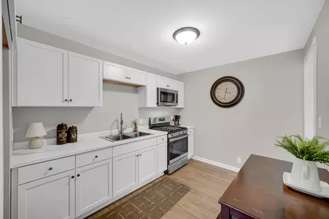 Kitchen - 1376 Lennington Cir, Kankakee, IL 60901 photo 2 of 4