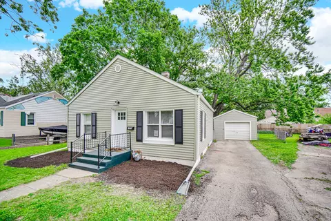 1376 Lennington Cir, Kankakee, IL 60901