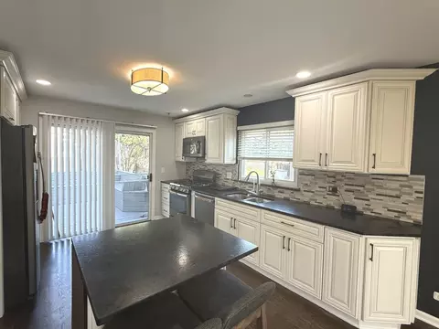 Kitchen - 432 Harvard Ln, Bartlett, IL 60103 photo 2 of 2