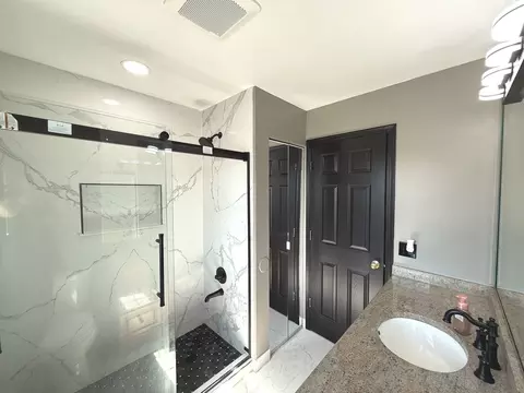Bath - 432 Harvard Ln, Bartlett, IL 60103 photo 1 of 2