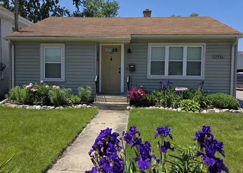 17936 Hickory St, Lansing, IL 60438